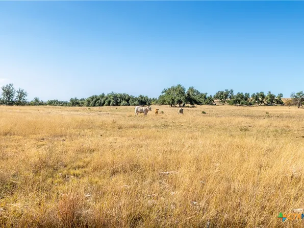 315 Junker Hill Dr, Fredericksburg, TX 78624