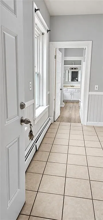 2 bed, 1.0 bath, 975 sqft, $1,950 — Photo 2
