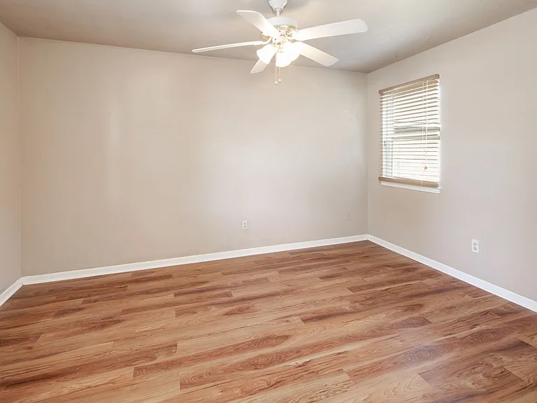 808 Camellia Ct — Photo 10