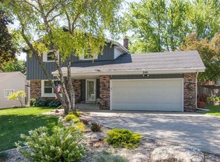 240 Oaklawn Ct, Pewaukee, WI 53072