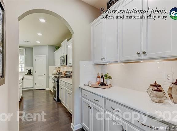 3rd image of 2000 Lily Pond Cir