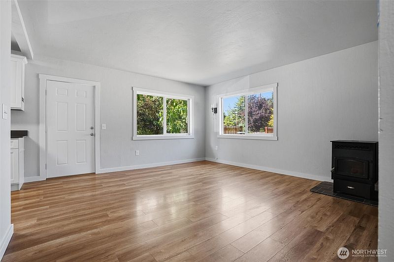 4th image of 1041 Mitchell Avenue