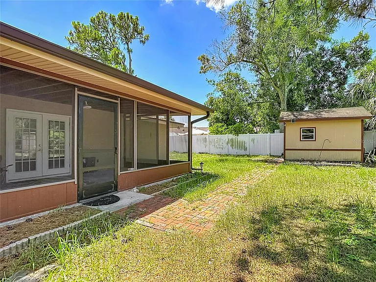 7916 Woodgrove Cir — Photo 32