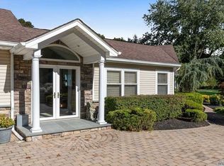 18 Breezy Hill Dr, Northport, NY 11768