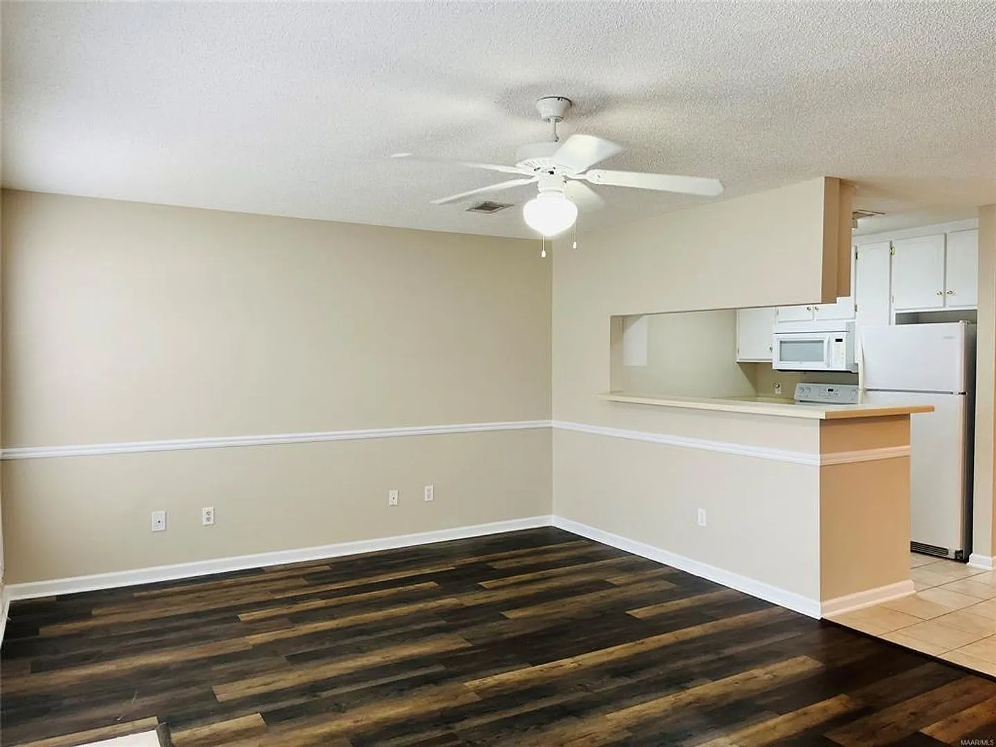 116 N Springview — Photo 3