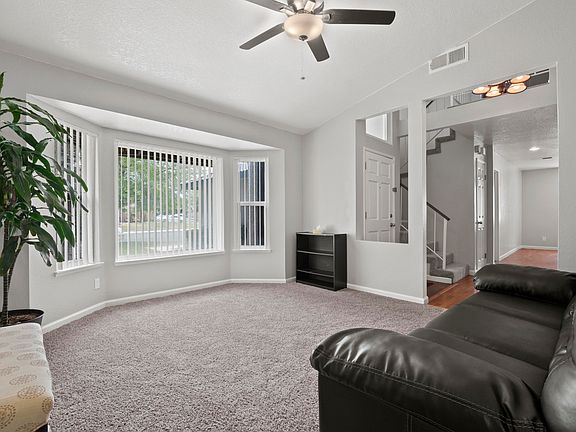 4th image of 43853 Kennsington Pl