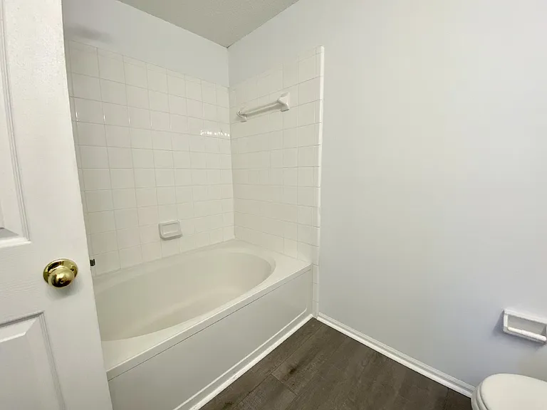 50 Pebble Beach Cv #D220 — Photo 14