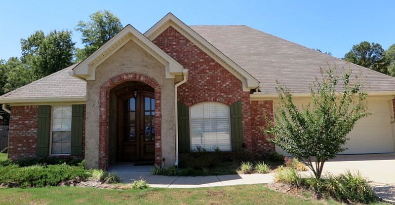 1st image of 617 Oak Park Cir