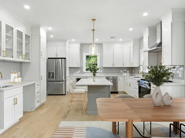 11 Washington St #8, Ipswich, MA 01938