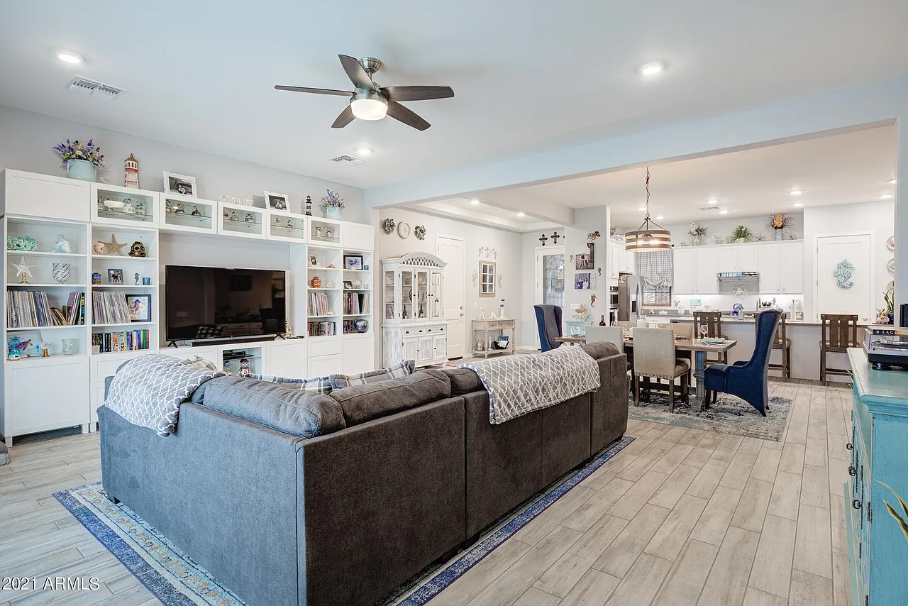 17222 W Echo Ln — Photo 4