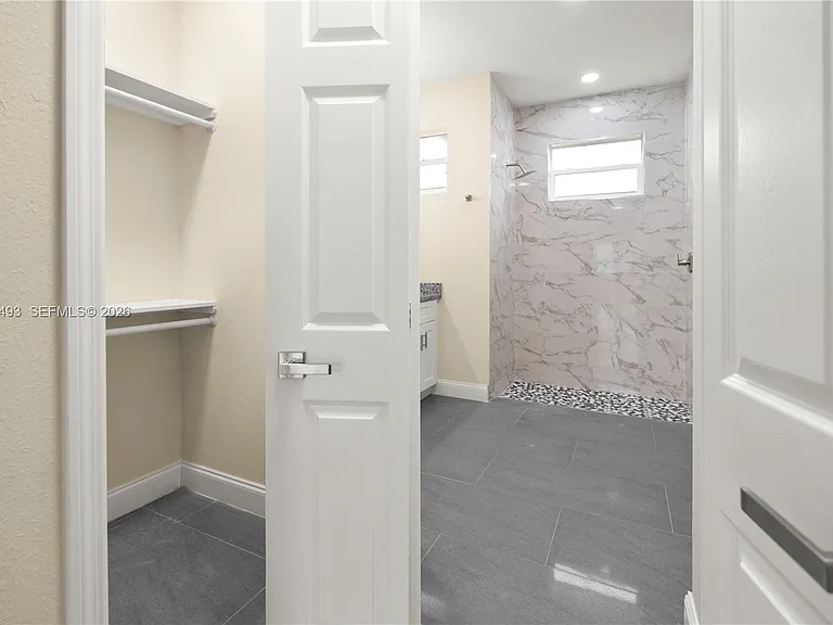 1043 Albert Ave — Photo 31