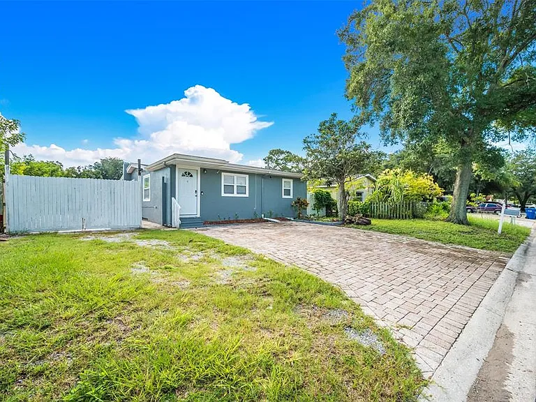 1601 Palm Way — Photo 3