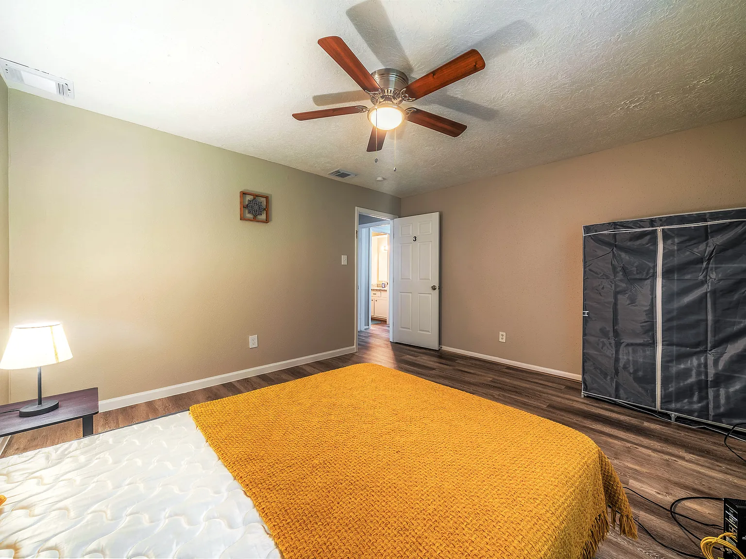 4 bed, 2.0 bath, 1518 sqft, $667 — Photo 2