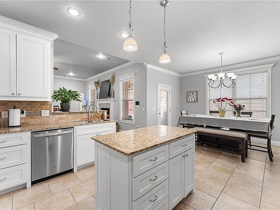 4th image of 236 Ranalli Ave