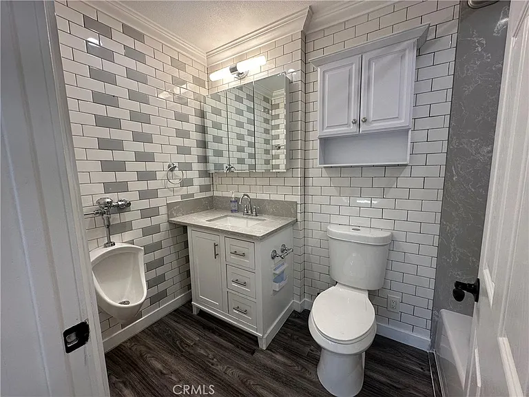 320 N Lyman Studio #STUDIO — Photo 8