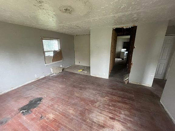 4th image of 1702 N Euclid Ave