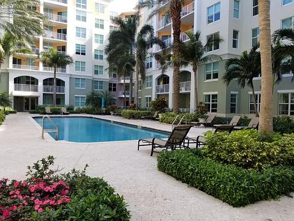 3rd image of 804 E Windward Way Ph 12