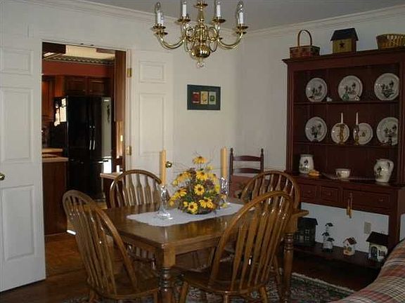 4th image of 207 Hawthorne Dr
