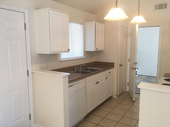 4th image of 4719 Rivertree Ln