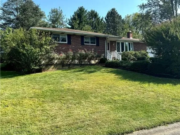 3946 Kenrick Dr, Bethlehem, PA 18020