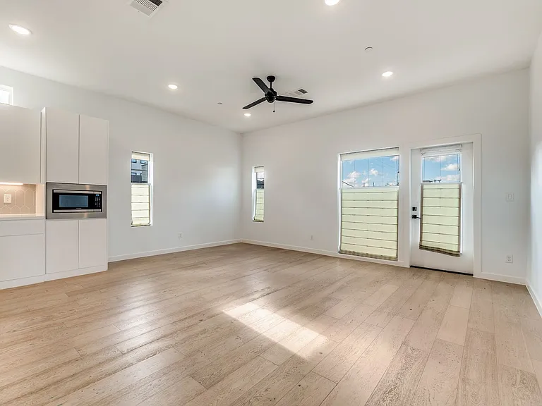 1505 N Garrett Ave #105 — Photo 1