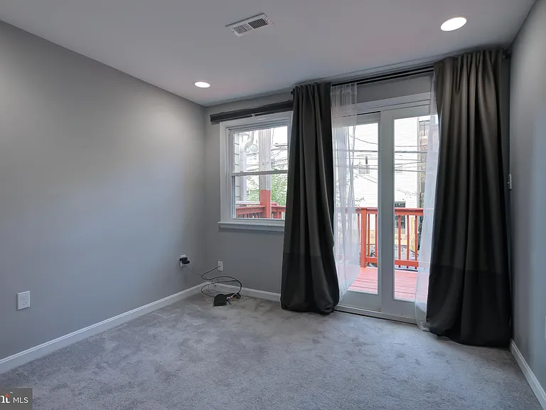 16 N Bradford St — Photo 27