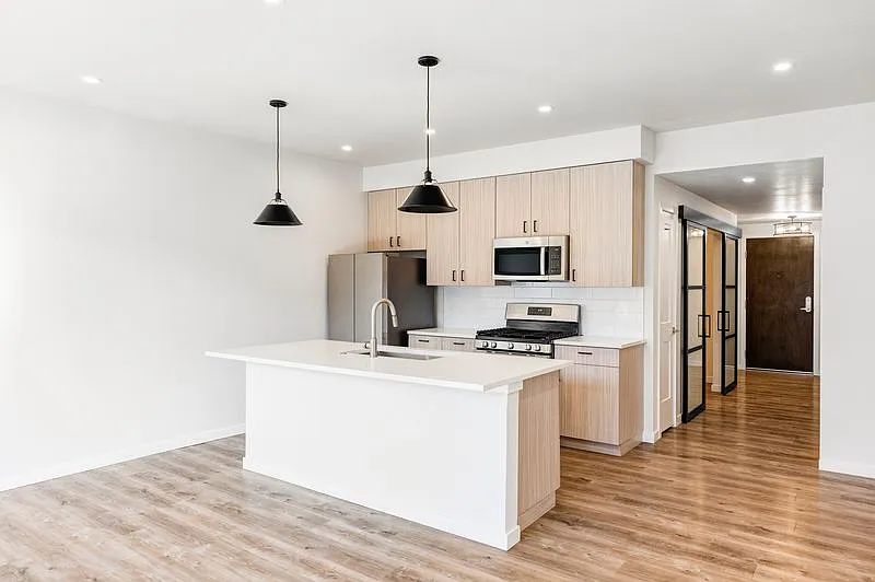 1 bed, 700 sqft, $2,150 — Photo 2
