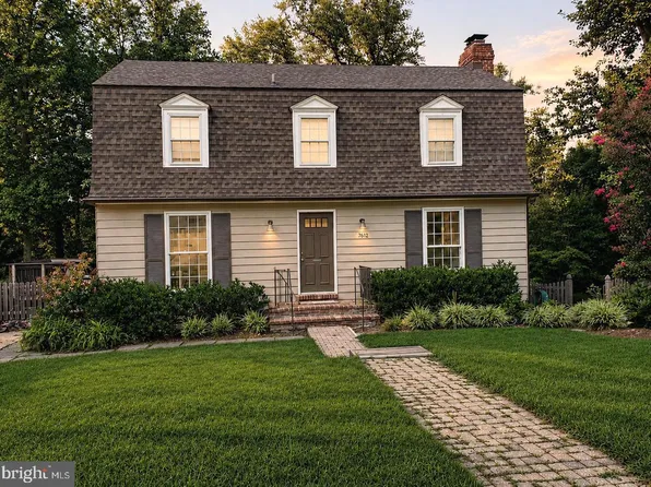 7612 Winterberry Pl, Bethesda, MD 20817