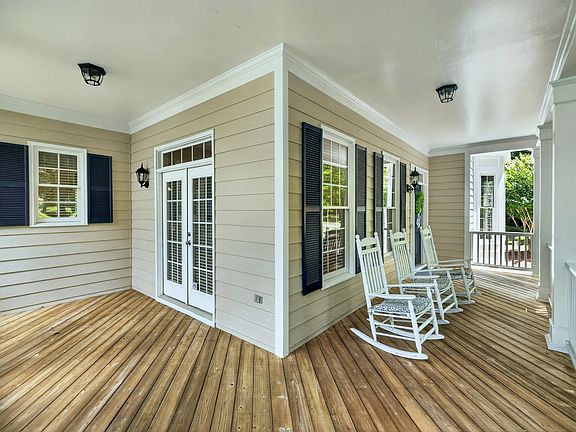 3rd image of 612 Crossway Ln
