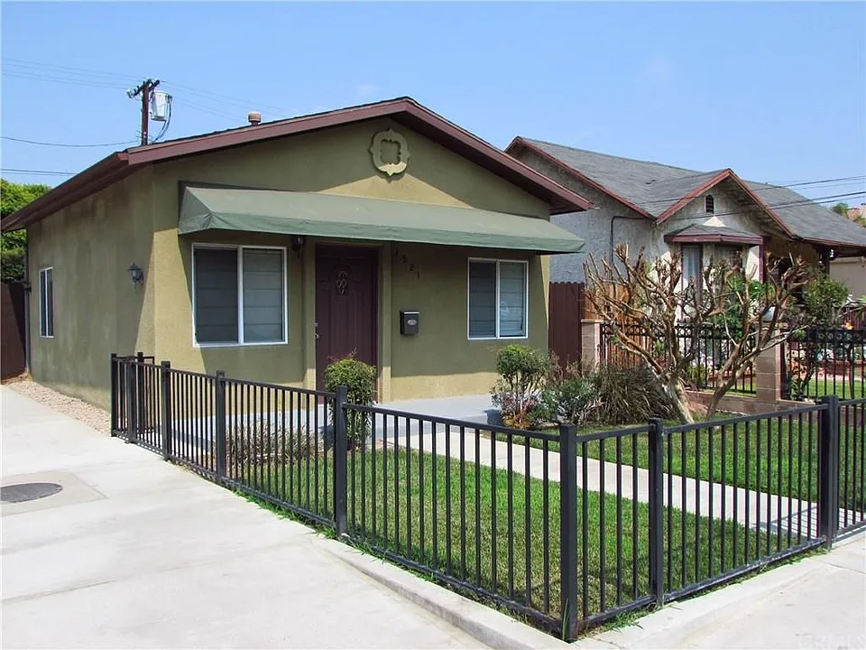1521 Grismer Ave