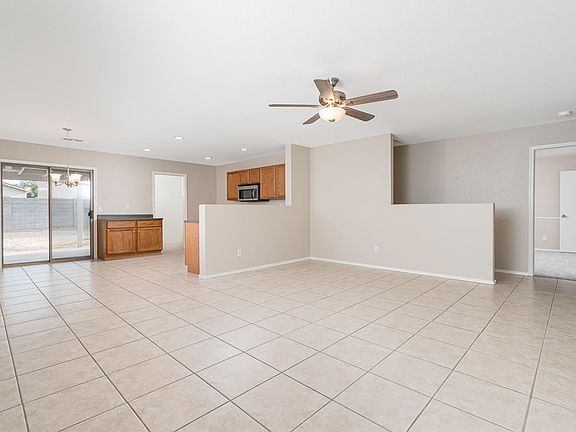 4th image of 1021 E Desert Rose Trl