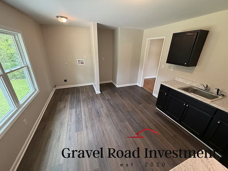 1302 Crescent Ridge Rd NE — Photo 5