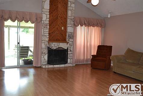 3rd image of 2923 Floral Way Dr