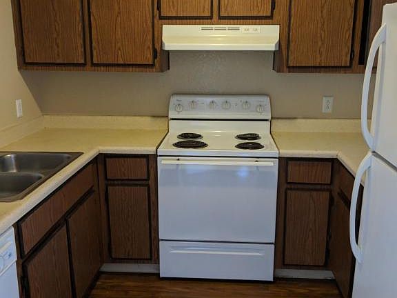 5th image of 2838 E Le Marche Ave