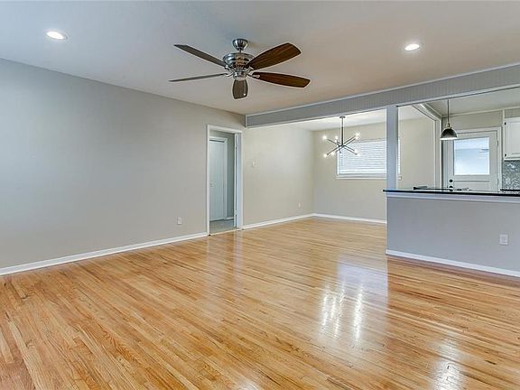 3rd image of 6016 Saint Johns Ln