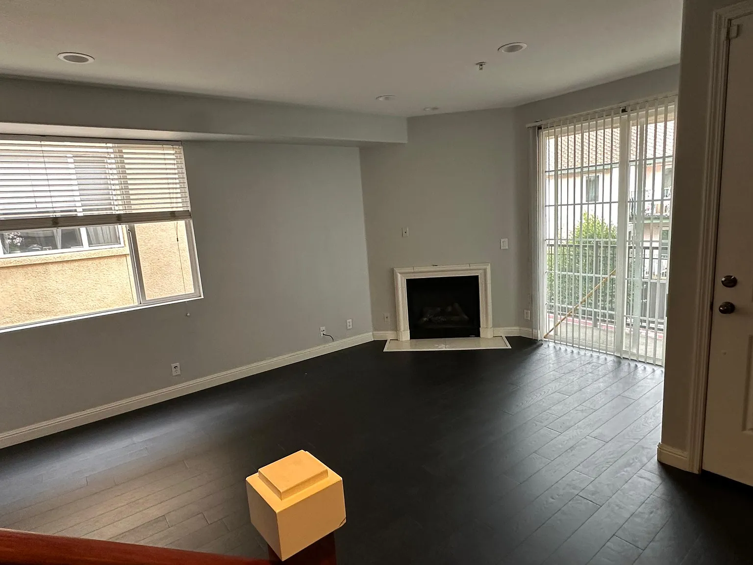 3 bed, 2.5 bath, 1582 sqft, $4,350 — Photo 2