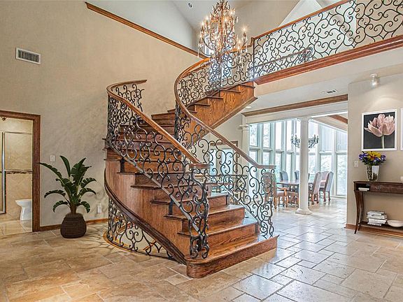 3rd image of 3912 Hillwood Way