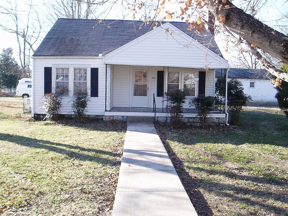 1st image of 922 Adams Dr