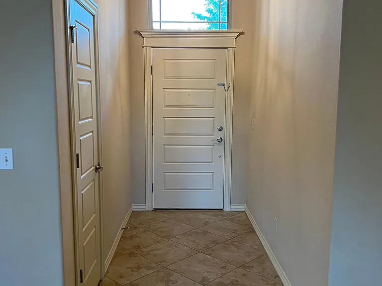 6236 NW 158th Ter — Photo 3