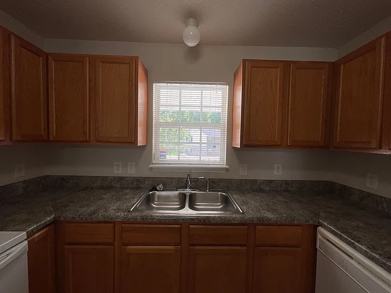 Meridian Park Apartments — Photo 168