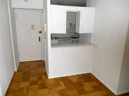 Rented by Carlyle Property Management | media 18