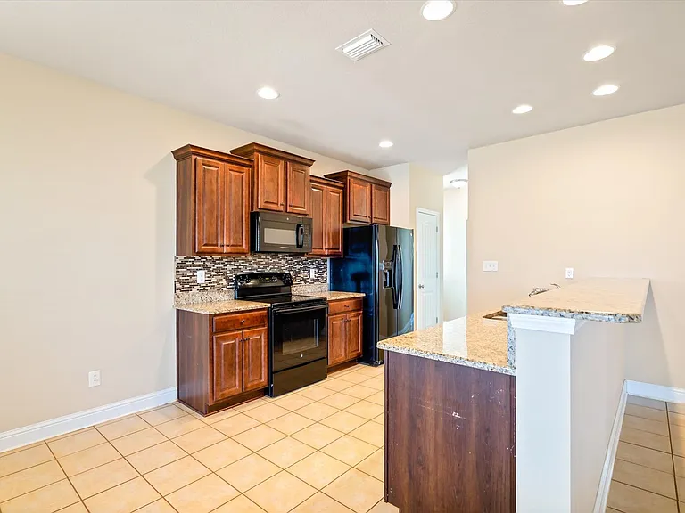 23946 Devonfield Ln — Photo 11