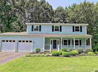 8 Kasper Dr, Halfmoon, NY 12065