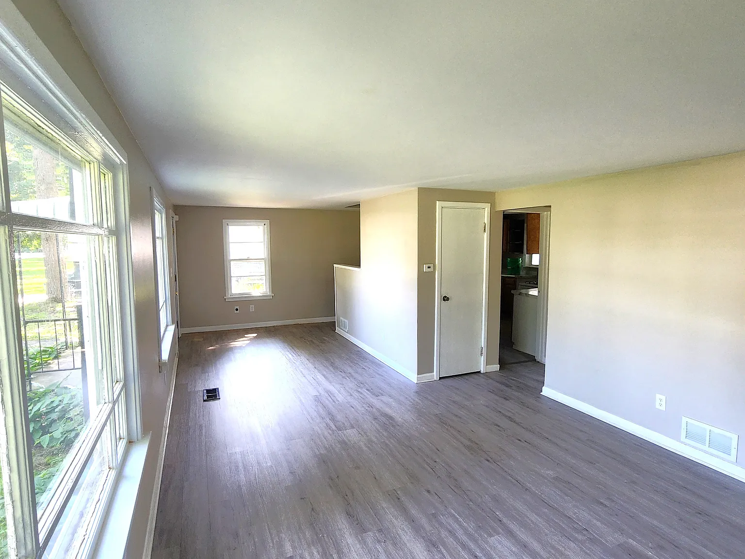 4 bed, 1648 sqft, $1,975 — Photo 3