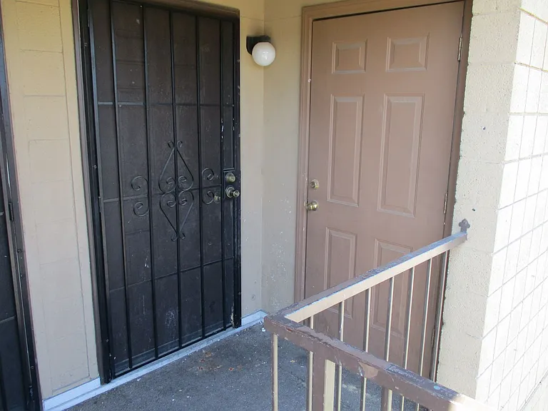 2933 Elm Ave — Photo 5