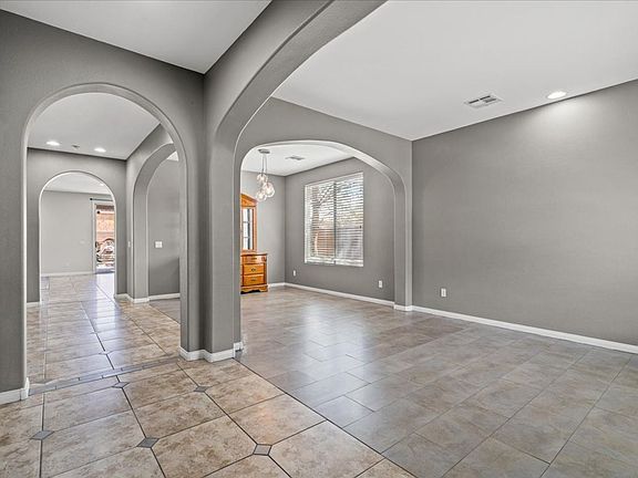 4th image of 542 Los Dolces St