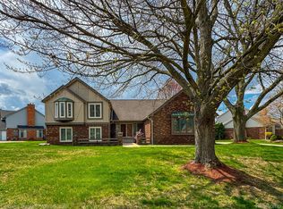 1125 Cobridge Dr, Rochester Hills, MI 48306