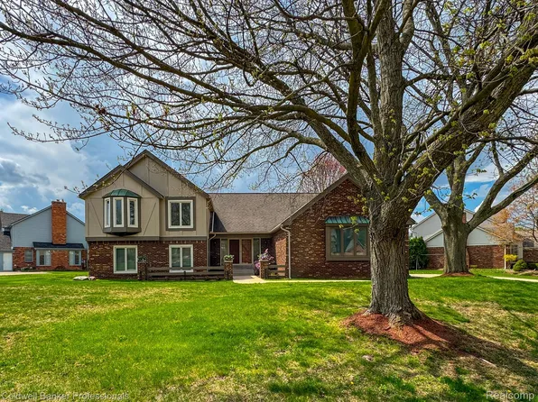 1125 Cobridge Dr, Rochester Hills, MI 48306