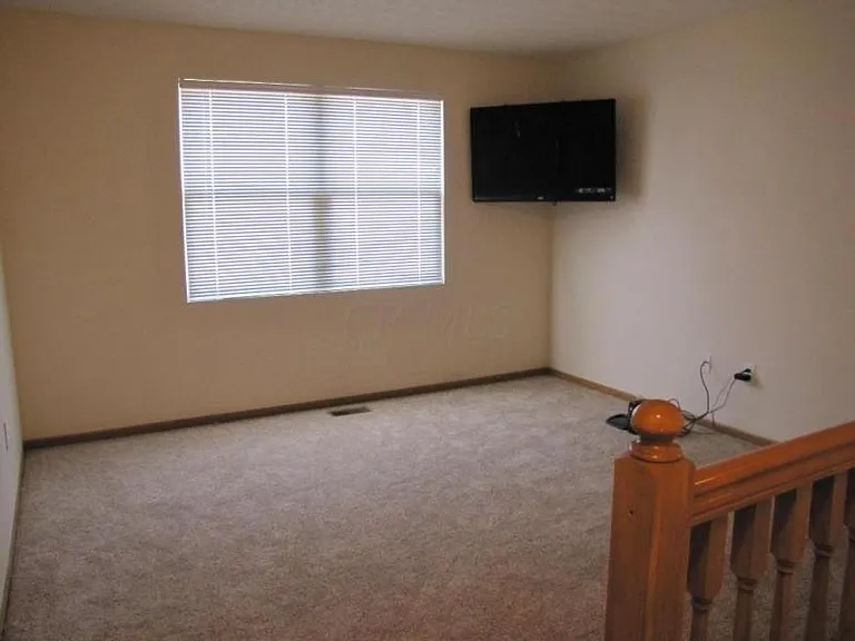 Spacious Loft with TV hook up