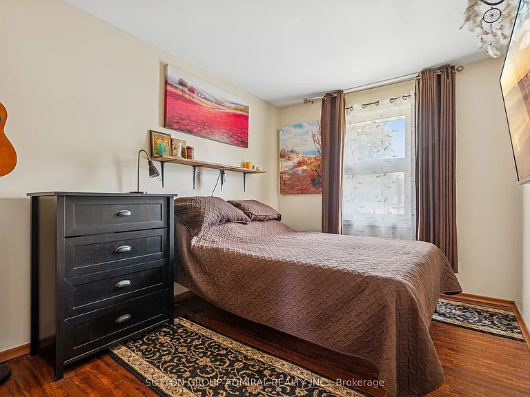 499 York St #UPPER — Photo 13